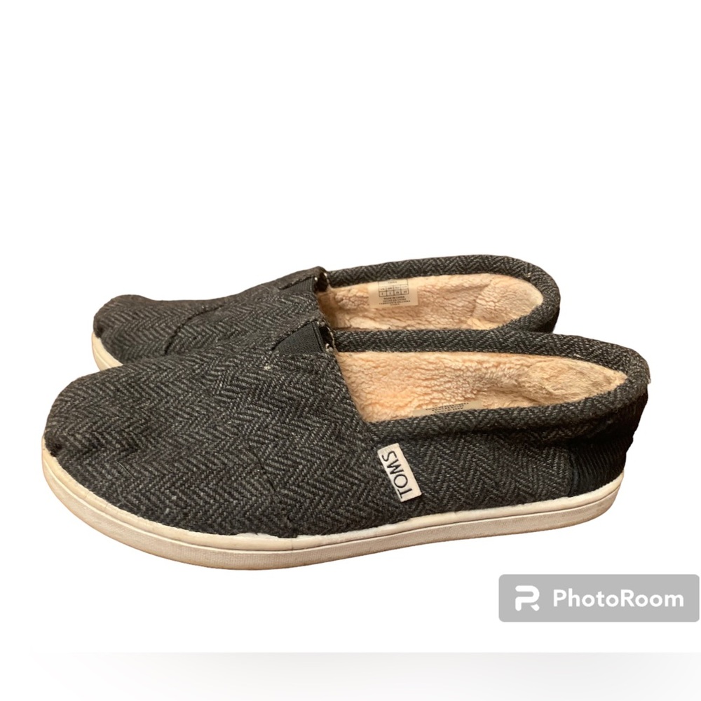 TOMS alpargates with fuzzy Sherpa lining, heather gray grey kids size 3
